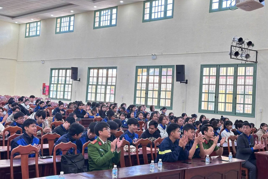 Trang bị kiến thức và kỹ năng an toàn cho gần 200 sinh viên Đà Lạt