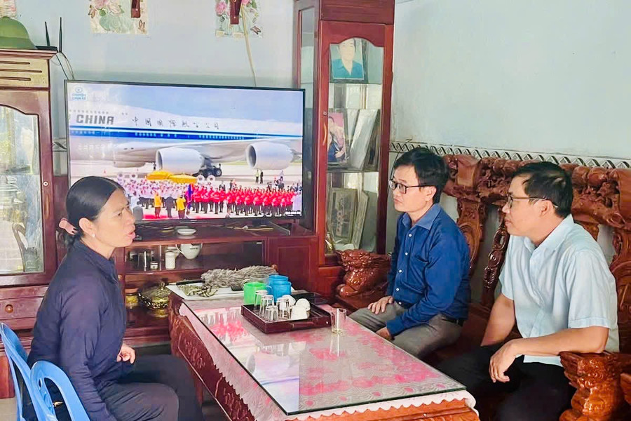 Phường La Gi thăm hỏi gia đình bị sóng đánh chìm tàu