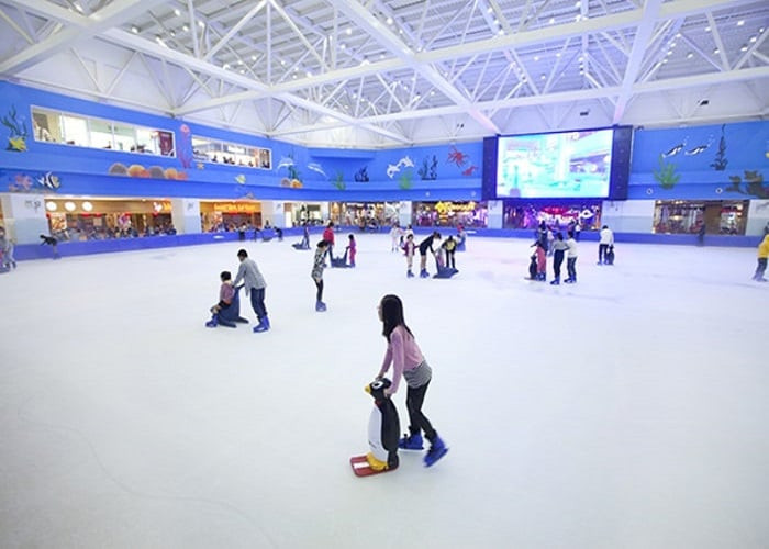 Vincom Ice Rink Royal City: Trải nghiệm mùa đông giữa lòng Hà Nội