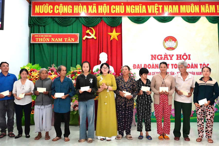 Nam Tân rộn ràng ngày hội Đại đoàn kết