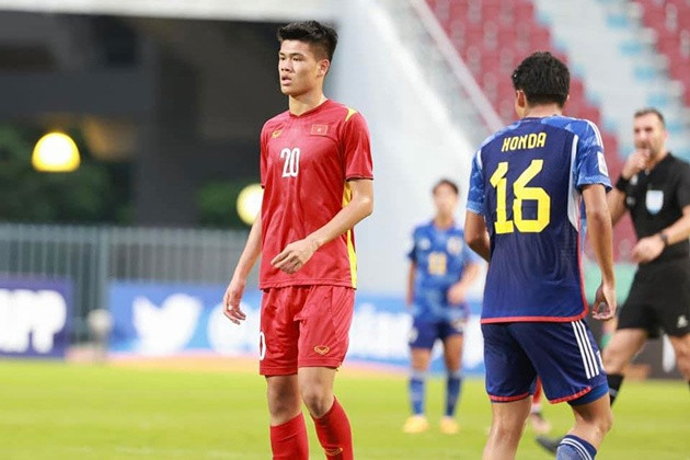 Báo Trung Quốc lo U22 Việt Nam vì Đinh Quang Kiệt 1m95
