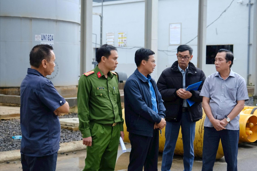 Phó Chủ tịch UBND tỉnh Lâm Đồng Đinh Văn Tuấn kiểm tra, chỉ đạo khắc phục vụ nổ bồn chứa a xít
