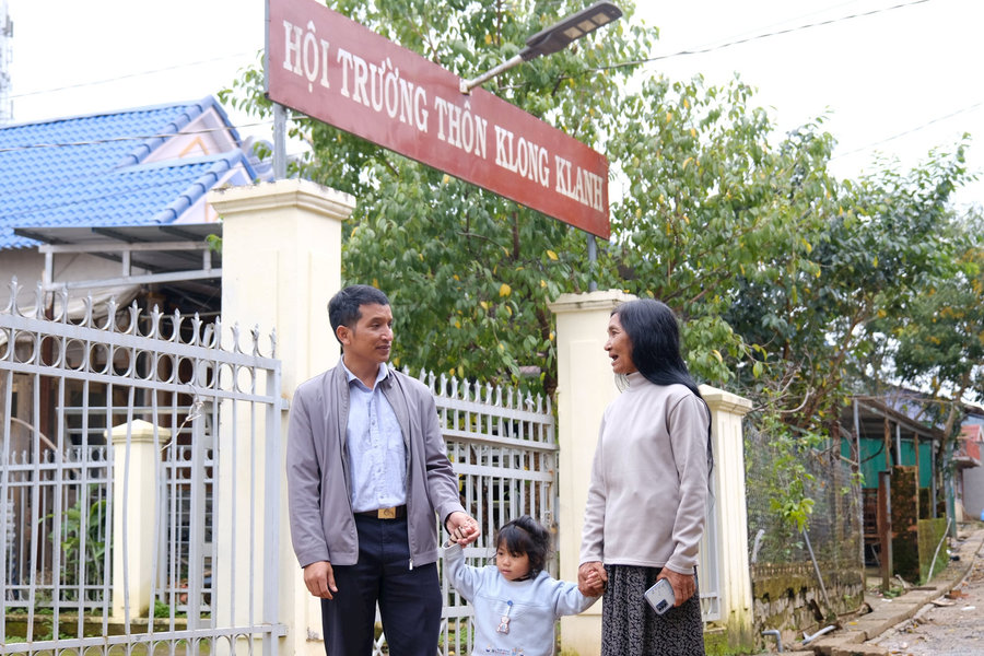 Tận tâm vì sự đổi thay ở bản làng