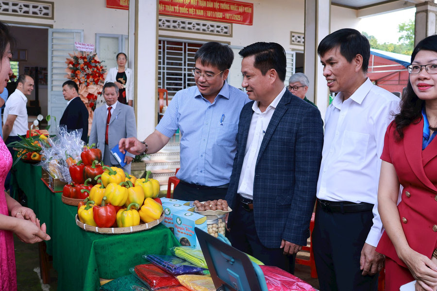 Ngày hội Đại đoàn kết toàn dân tộc tại thôn Tiên Tiến