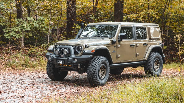 AEV Venture: Gói độ giúp Jeep Wrangler giấu đồ dã ngoại vào trong