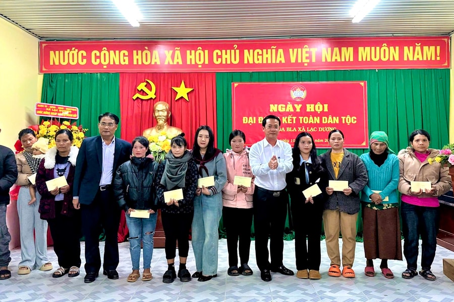 Nhân dân thôn Đa Bla, xã Lạc Dương rộn ràng Ngày hội đại đoàn kết toàn dân tộc