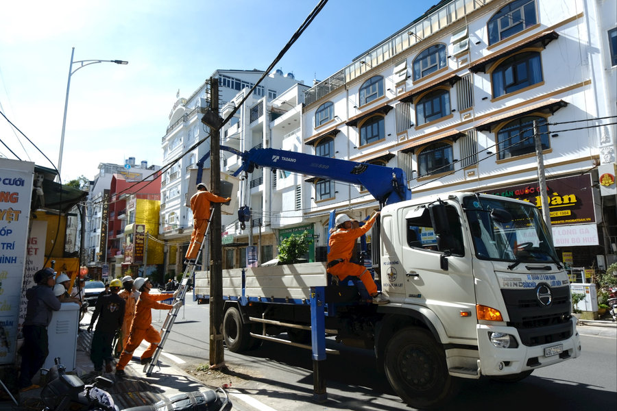 Thu hồi đường dây, trụ điện nổi trên tuyến đường Bùi Thị Xuân