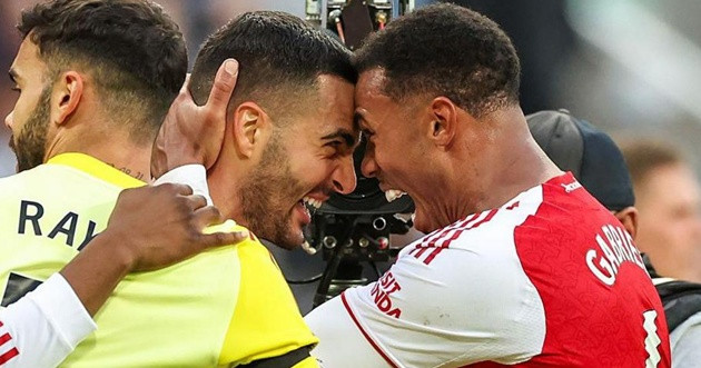 Arsenal và cuộc cách mạng bóng cố định Ngoại hạng Anh