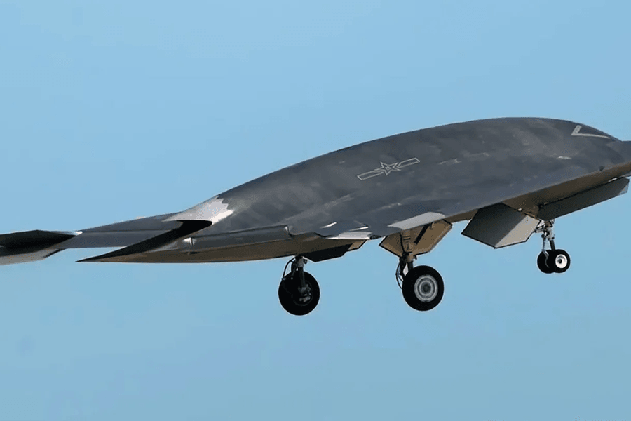 GJ-11 Huyền Long lộ diện, phối hợp J-20 và J-16D