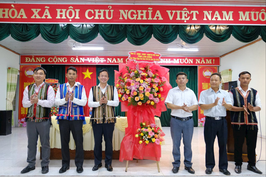 Nhân dân thôn Rô Men chung tay xây dựng khu dân cư đoàn kết, giàu đẹp