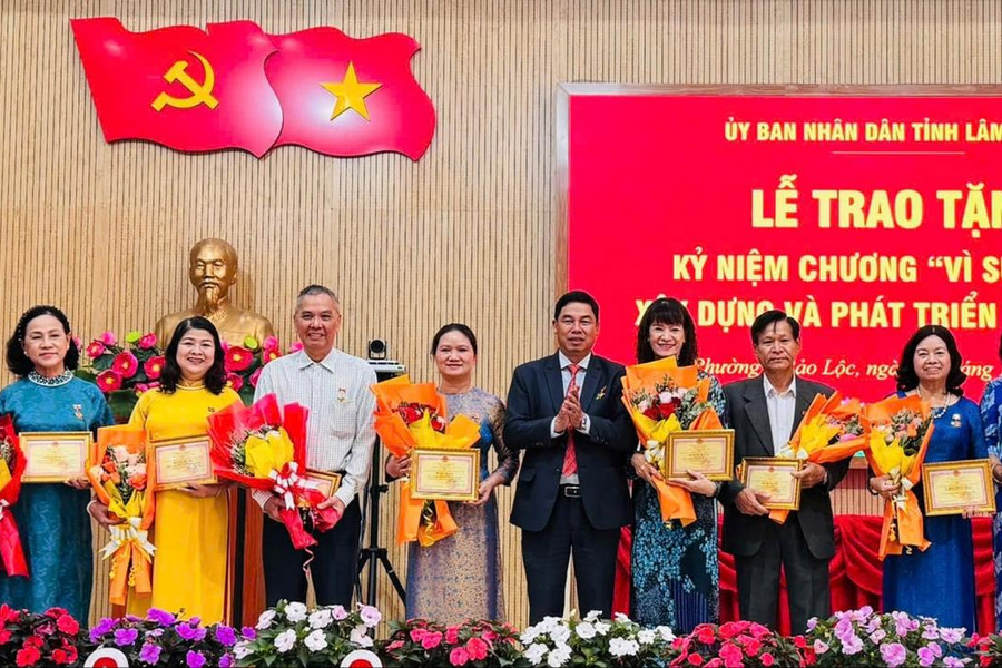 Phường 2 Bảo Lộc trao Kỷ niệm chương Vì sự nghiệp xây dựng và phát triển tỉnh Lâm Đồng