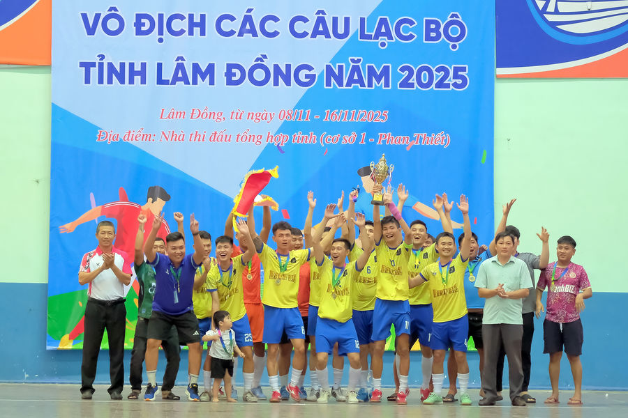 Đội Dũng Luxury vô địch Giải Futsal các câu lạc bộ tỉnh Lâm Đồng 2025