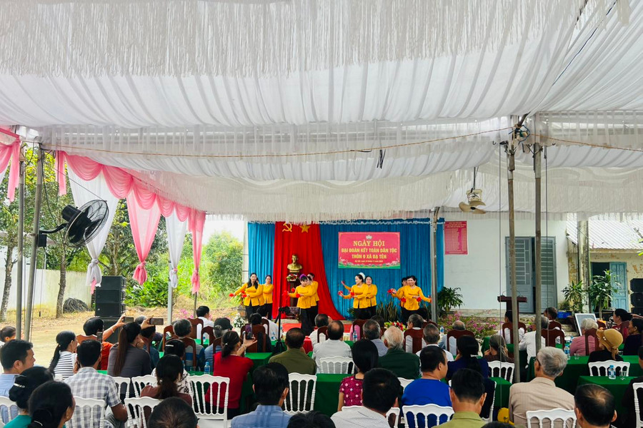 Ấm áp Ngày hội Đại đoàn kết toàn dân tộc tại thôn 9 xã Đạ Tẻh
