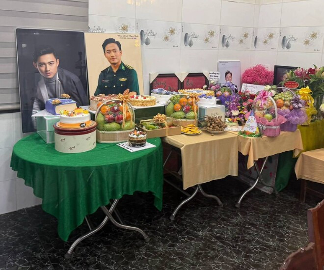 Em trai NSƯT Quý Bình làm mâm cỗ sinh nhật cho người anh quá cố