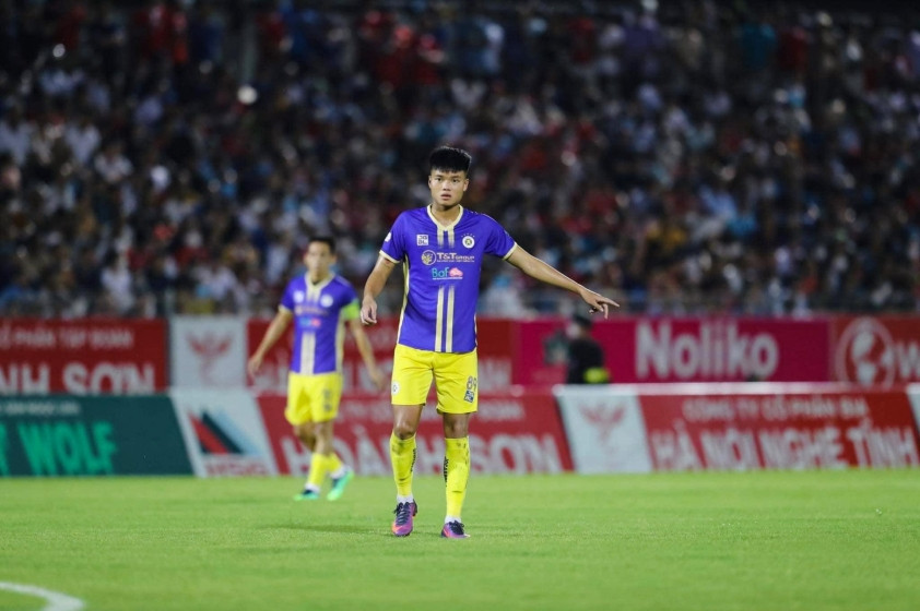 Hà Nội FC giữ chân Nguyễn Văn Tùng bằng hợp đồng đến 2031