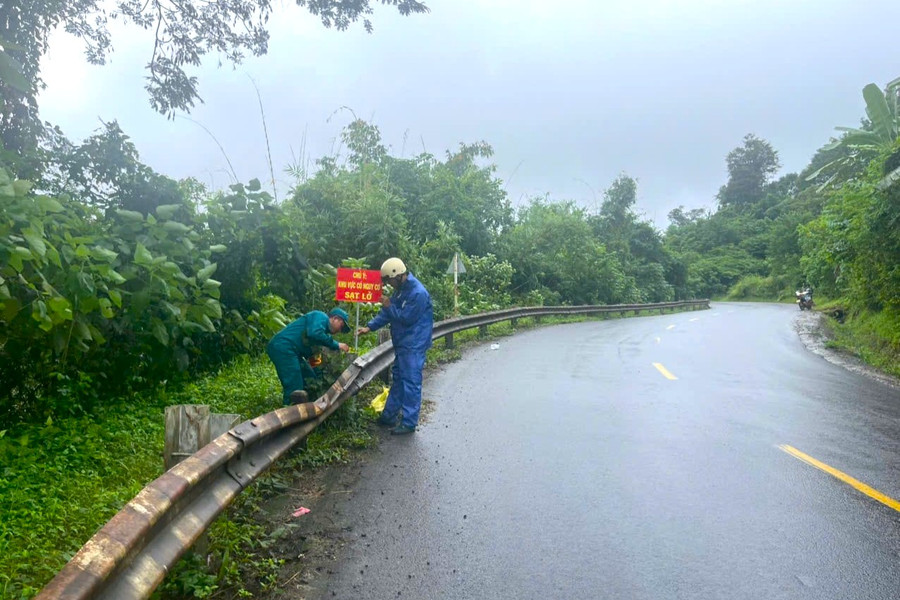 Ban Chỉ huy PTKV 2 chủ động ứng phó nguy cơ sạt lở tại Đèo 52