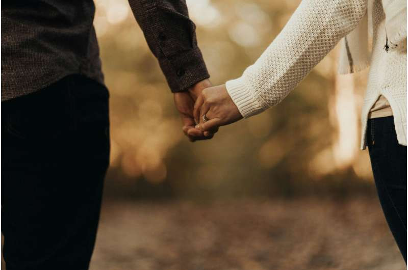 Tiếp xúc thân mật kết hợp oxytocin giúp lành vết thương nhanh hơn