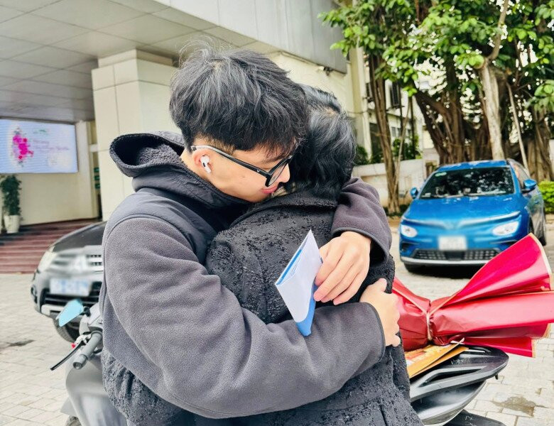 MC Thảo Vân hạnh phúc bên con trai trong ngày Nhà giáo Việt Nam