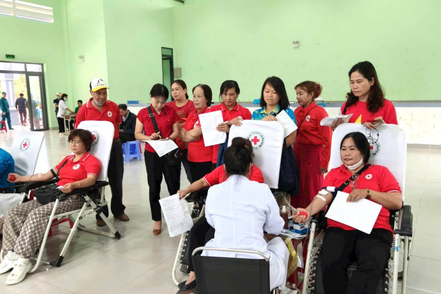 Những giọt hồng từ tấm lòng của một linh mục