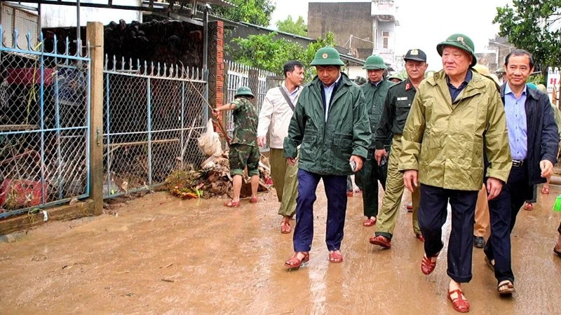 Phó Thủ tướng Thường trực Nguyễn Hòa Bình yêu cầu Đắk Lắk khẩn trương khắc phục hậu quả mưa lũ