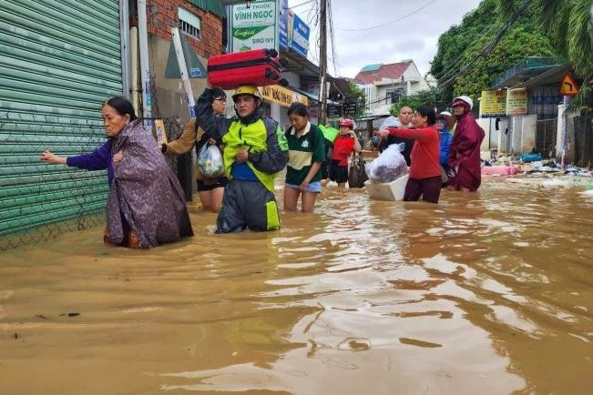 Khánh Hòa: Khắc phục hậu quả sau lũ, người dân tiếp tục di dời