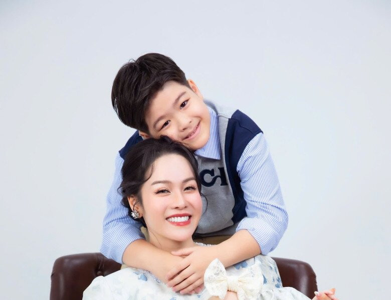 Nhật Kim Anh chia sẻ ảnh hai con, hé lộ về con gái lai Tây