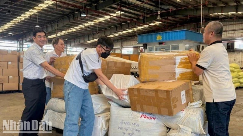 Hàng không hỗ trợ hành khách, vận chuyển miễn phí hàng hóa hỗ trợ đồng bào vùng lũ
