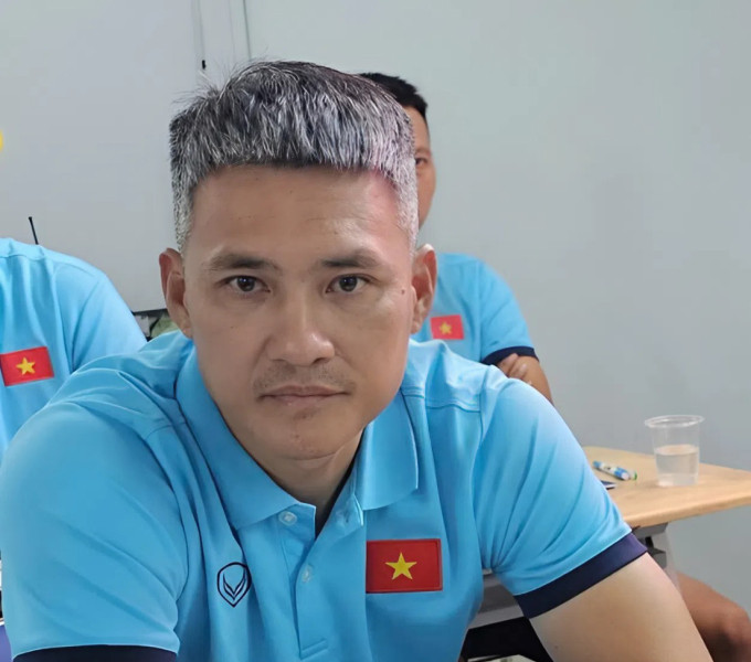 Diện mạo Công Vinh ở tuổi 40: Lý do giữ mái tóc bạc