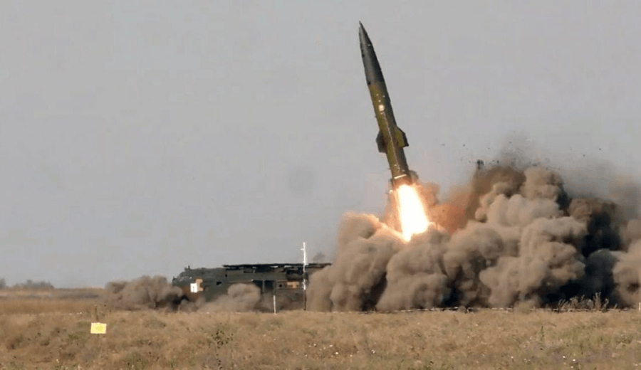 Ukraine hoán cải Tochka-U bằng bom FAB-250; Nga giao AK-12