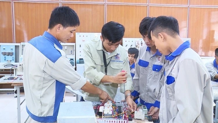 Phát triển giáo dục nghề nghiệp vùng nghèo, vùng khó khăn