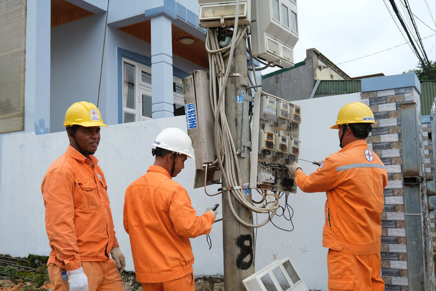 Nâng cấp lưới điện để nâng cao chất lượng phục vụ khách hàng vùng sâu