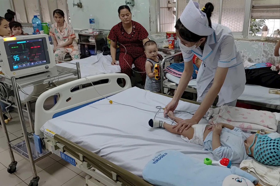 Cảnh báo cúm mùa gia tăng cuối năm