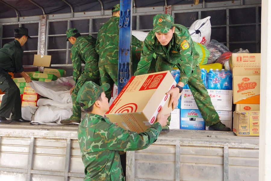 BĐBP Lâm Đồng ủng hộ hơn 200 triệu đồng giúp người dân vùng lũ