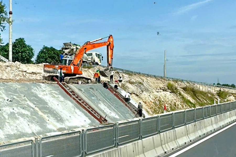 Gia cố mái taluy trên cao tốc Vĩnh Hảo – Phan Thiết để chống ngập