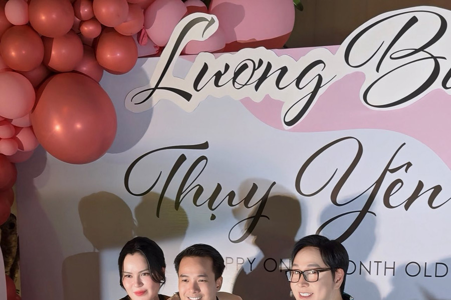 NSƯT Vũ Luân đón con gái đầu lòng ở tuổi 53