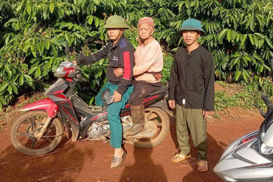 Cụ bà 70 tuổi đi lạc khi đi nhặt cà phê