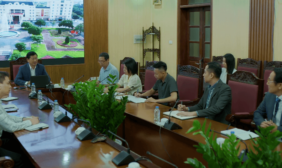 Gia đình trái dấu tập 1: Ông Phi mất chức, bị cấp dưới cũ chèn ép