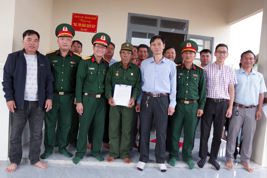 Quân khu 7 bàn giao công trình thể thao cộng đồng tại Đam Rông 2