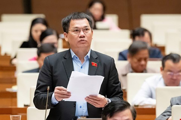 ĐBQH Lâm Đồng kiến nghị bảo đảm nguồn lực, lộ trình và cơ chế bảo vệ nhân viên y tế