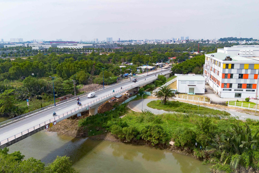 Cầu Tăng Long TP Thủ Đức cũ : Thi công nhánh cuối, hẹn về đích 2026