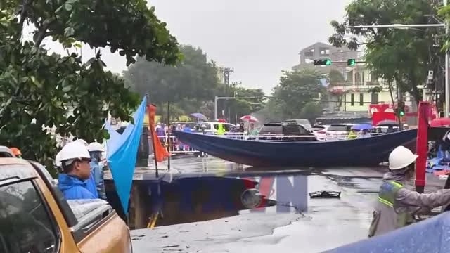 Cận cảnh "hố tử thần" xuất hiện giữa trung tâm thành phố Đà Nẵng