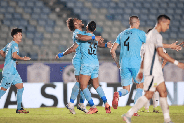 Xuân Son tái xuất ngoạn mục, lập hat-trick giúp Nam Định thắng lớn