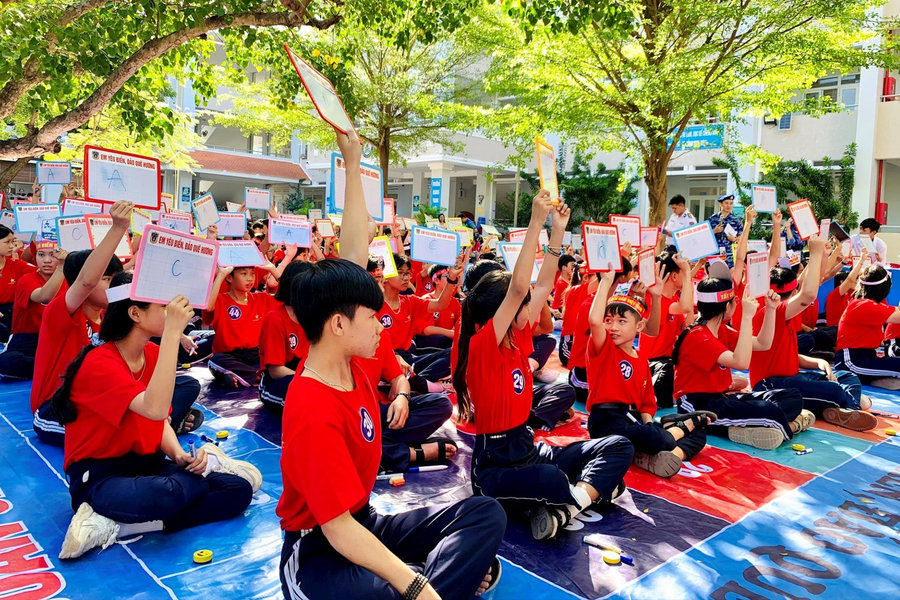 Khơi dậy tình yêu biển, đảo cho học sinh