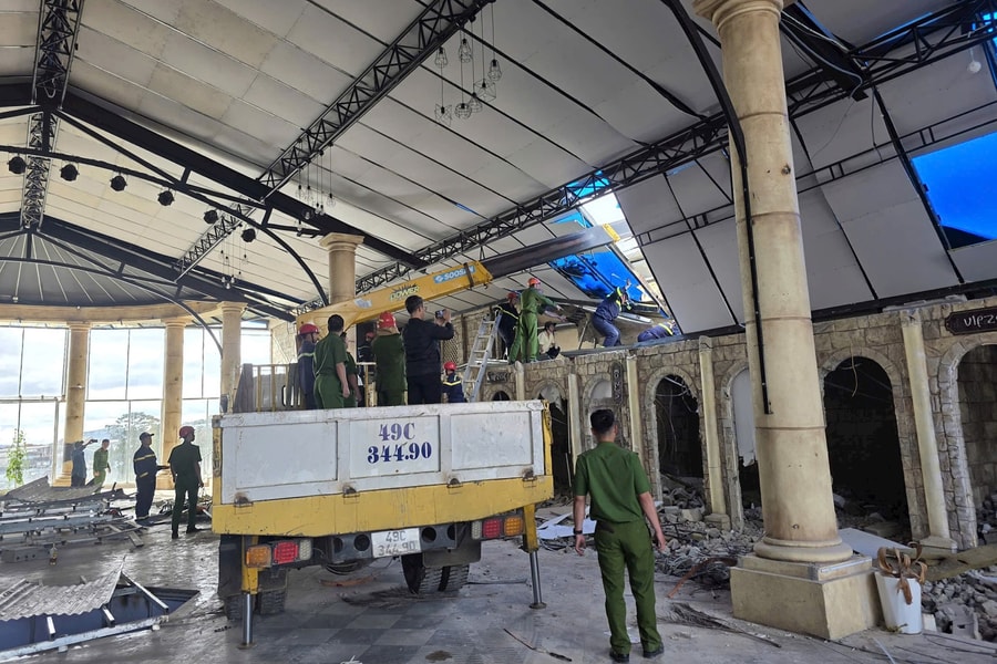 Sập dầm bê tông mái nhà, nam công nhân bị đè tử vong