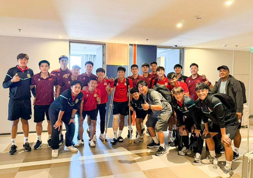 Hành động đẹp của U22 Việt Nam với đội trưởng U22 Lào