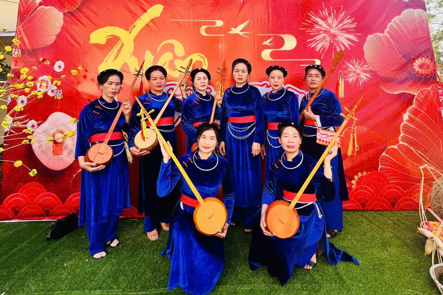 Người “giữ lửa” nhịp then