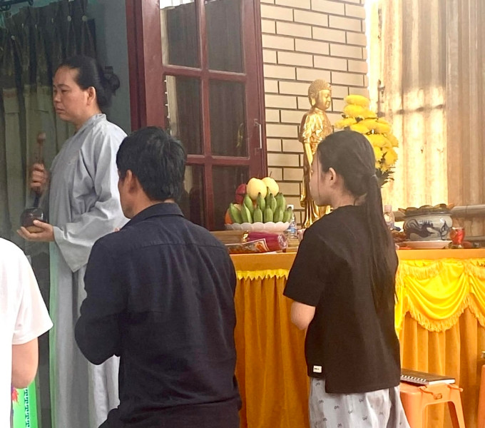 Tang lễ nghệ sĩ Thương Tín: Con gái 12 tuổi về chịu tang cha