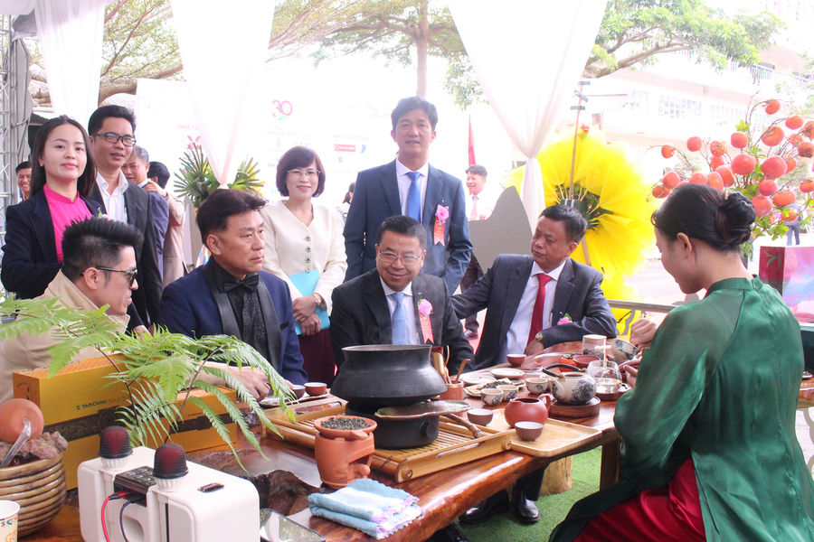 Trà ô long Việt