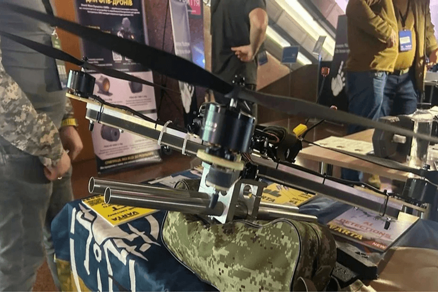 DroneHunter dùng AI và shotgun cỡ nòng 12 chặn UAV Nga