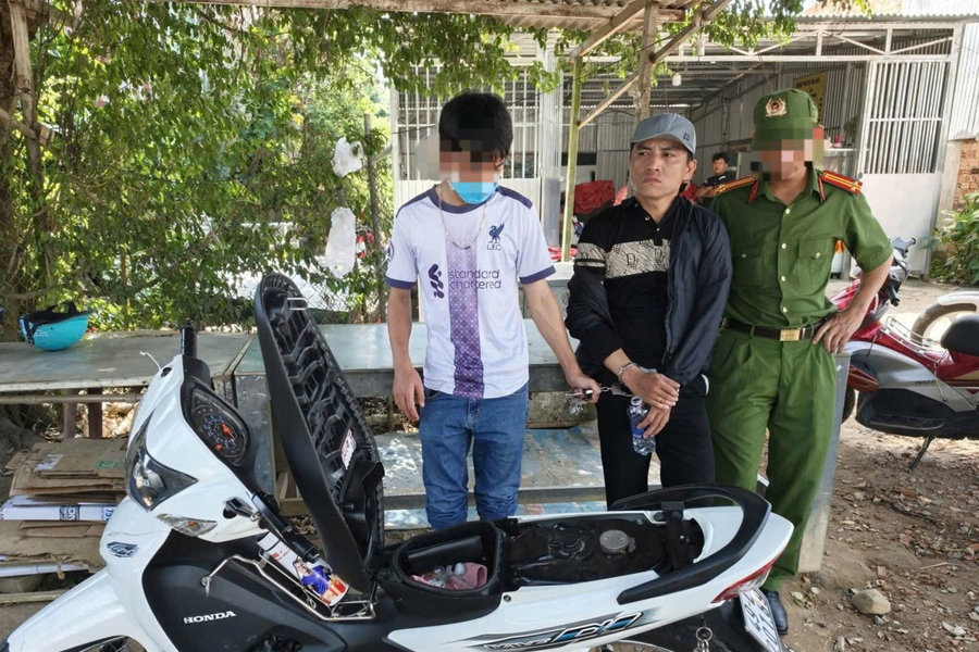 Công an xã Đạ Huoai bắt quả tang thanh niên tàng trữ ma túy